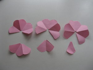 Krok 4: Wytnij segmenty - papierowy kwiatek